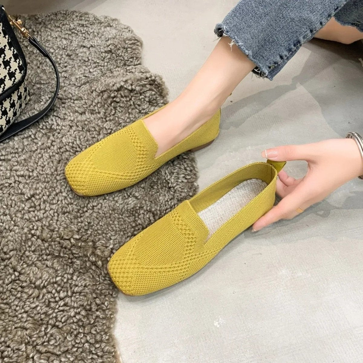 Lightweight Breathable Comfort Flats